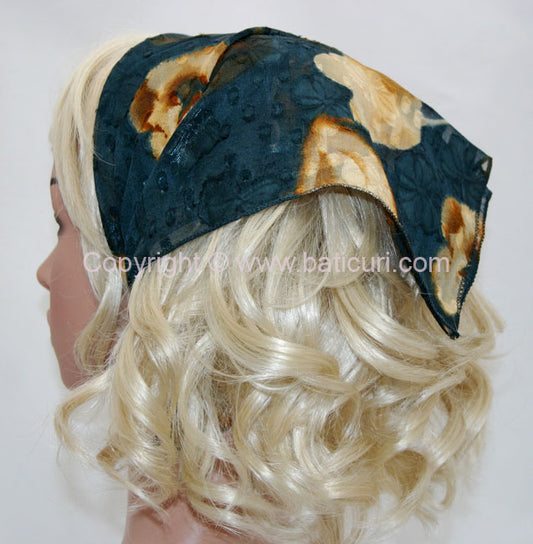 136-20 Dark Dusty Green with Beige Poppy Flowers