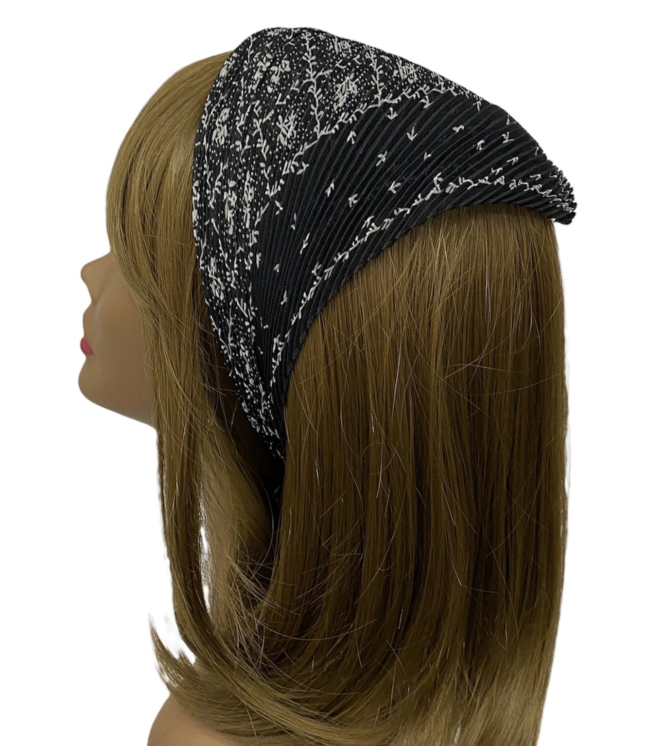 113-76 Pleated Italian | Chamomile w/ Border | Black/White