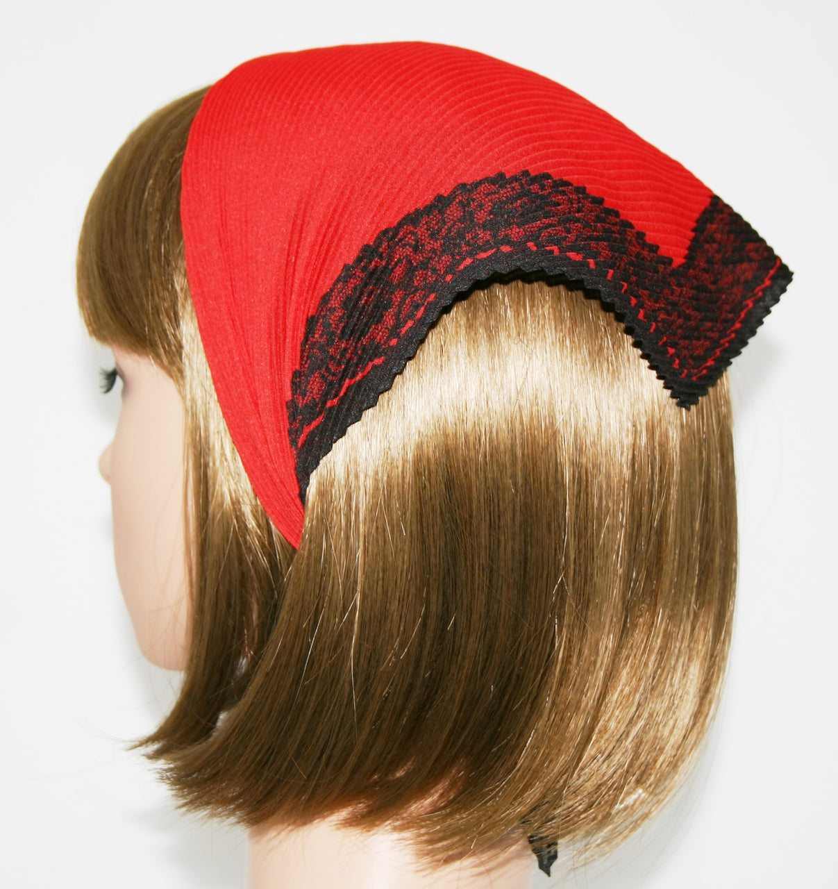 112-71 Pleated Italian | Red with Black Lace Edge